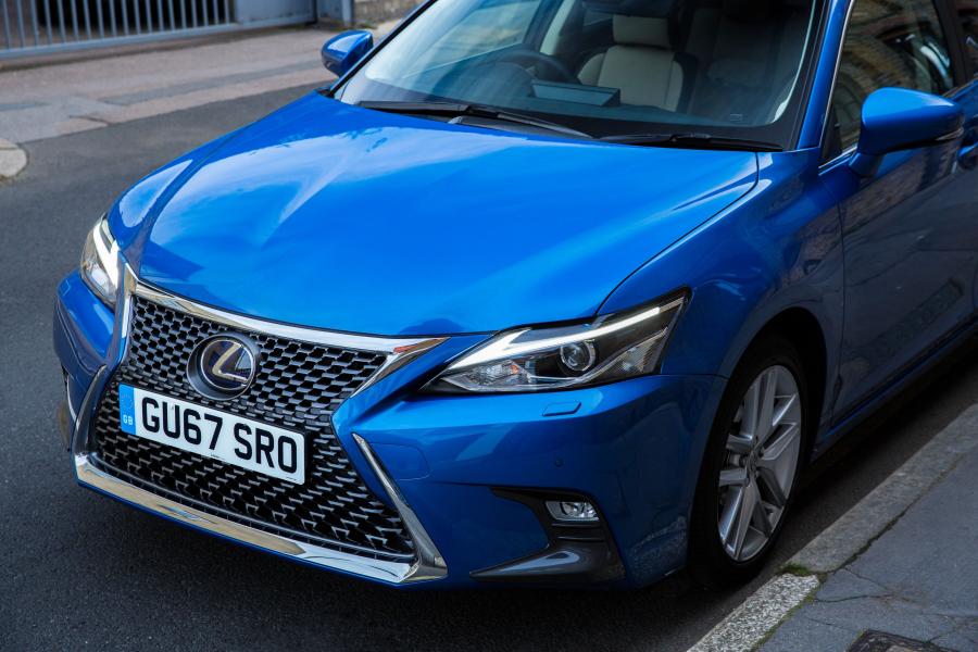 Детали экстерьера Lexus CT200h 2017 года  (UK) (фото 17 из 38)